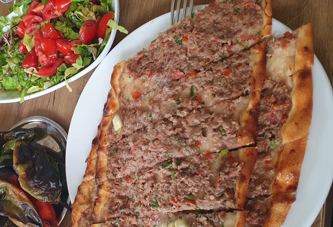Kıymalı Kaşarlı Pide