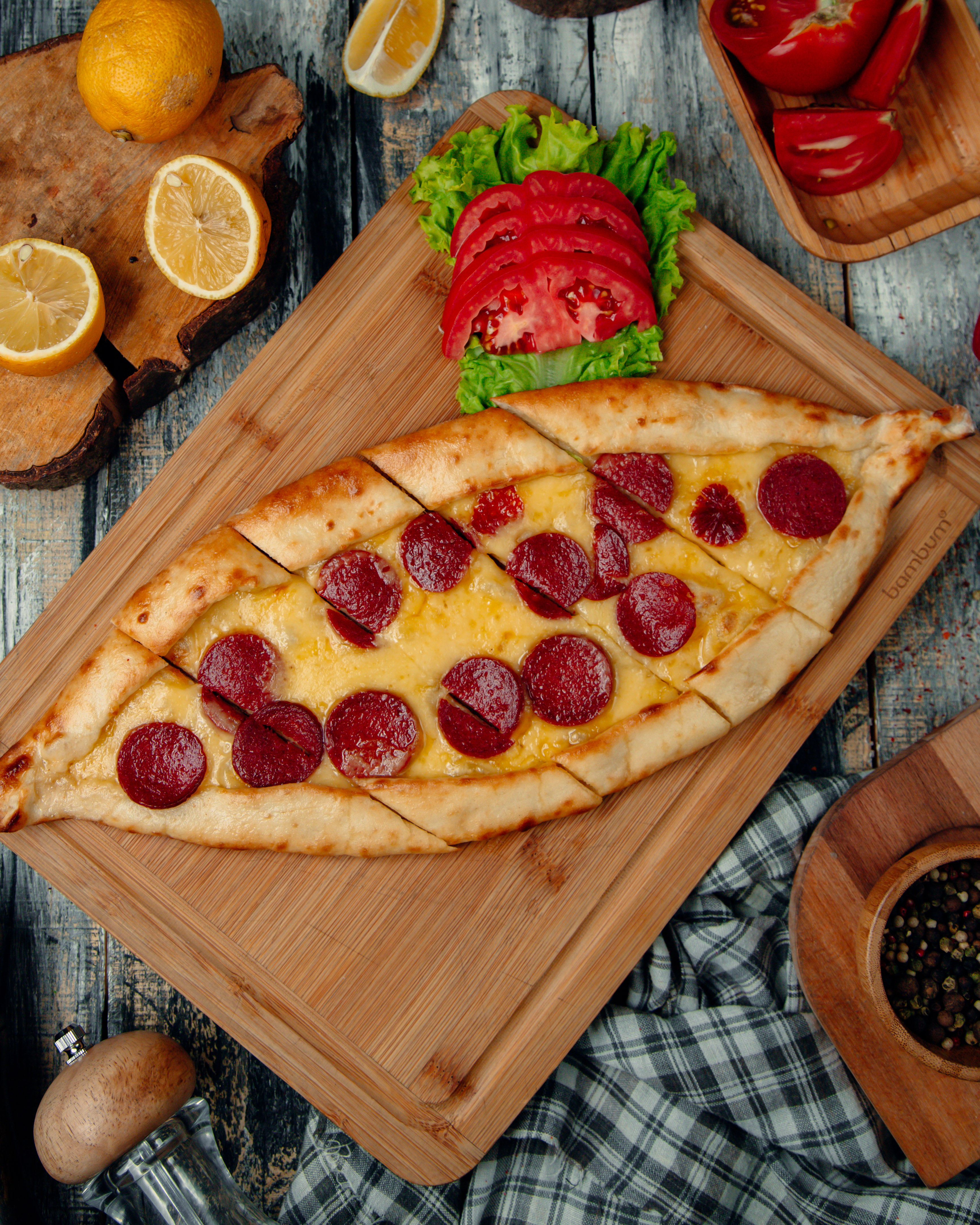 Sucuklu Kaşarlı Pide